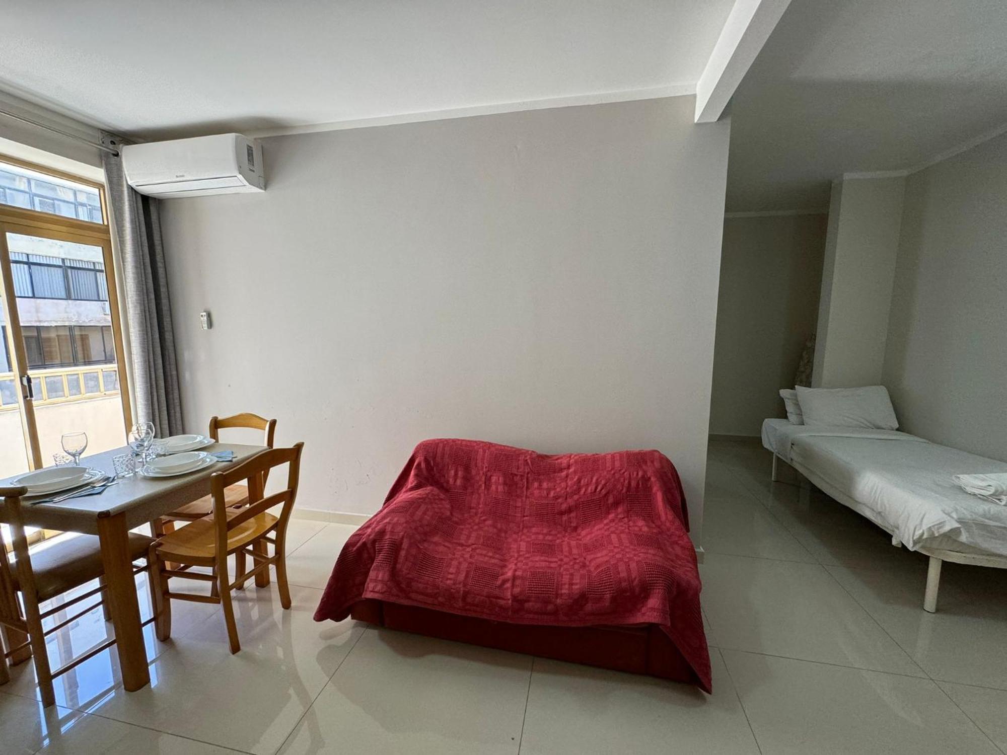 Hotel apartamentowy The Triton 3*